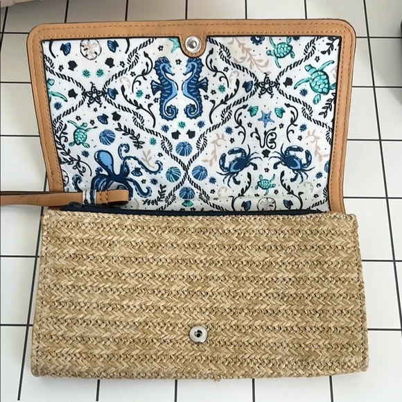 VERA BRADLEY Wicker Clutch with Blue Seahorse Embroidery - Picture 5 of 9